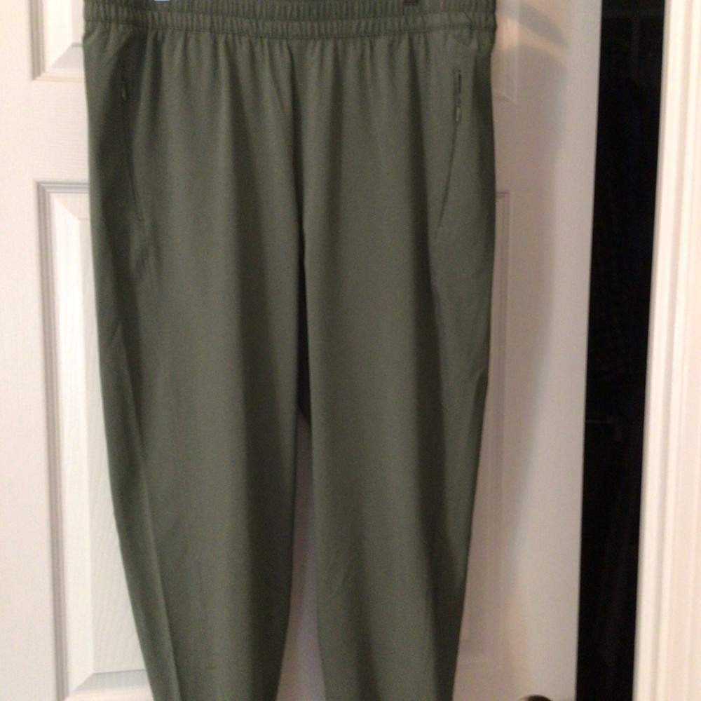 T Talbots Active Crop Pant, Sz L, Olive Green